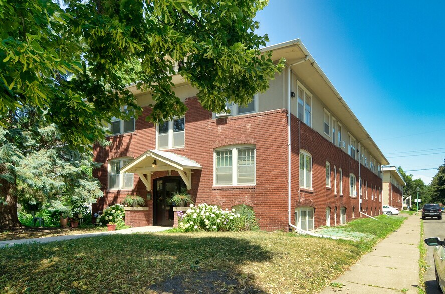 1702 Laurel Ave, Saint Paul, MN for sale - Primary Photo - Image 1 of 27