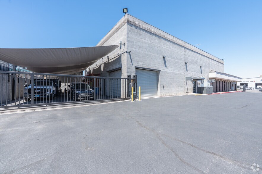 3711 Regulus Ave, Las Vegas, NV à louer - Photo du bâtiment - Image 3 de 6