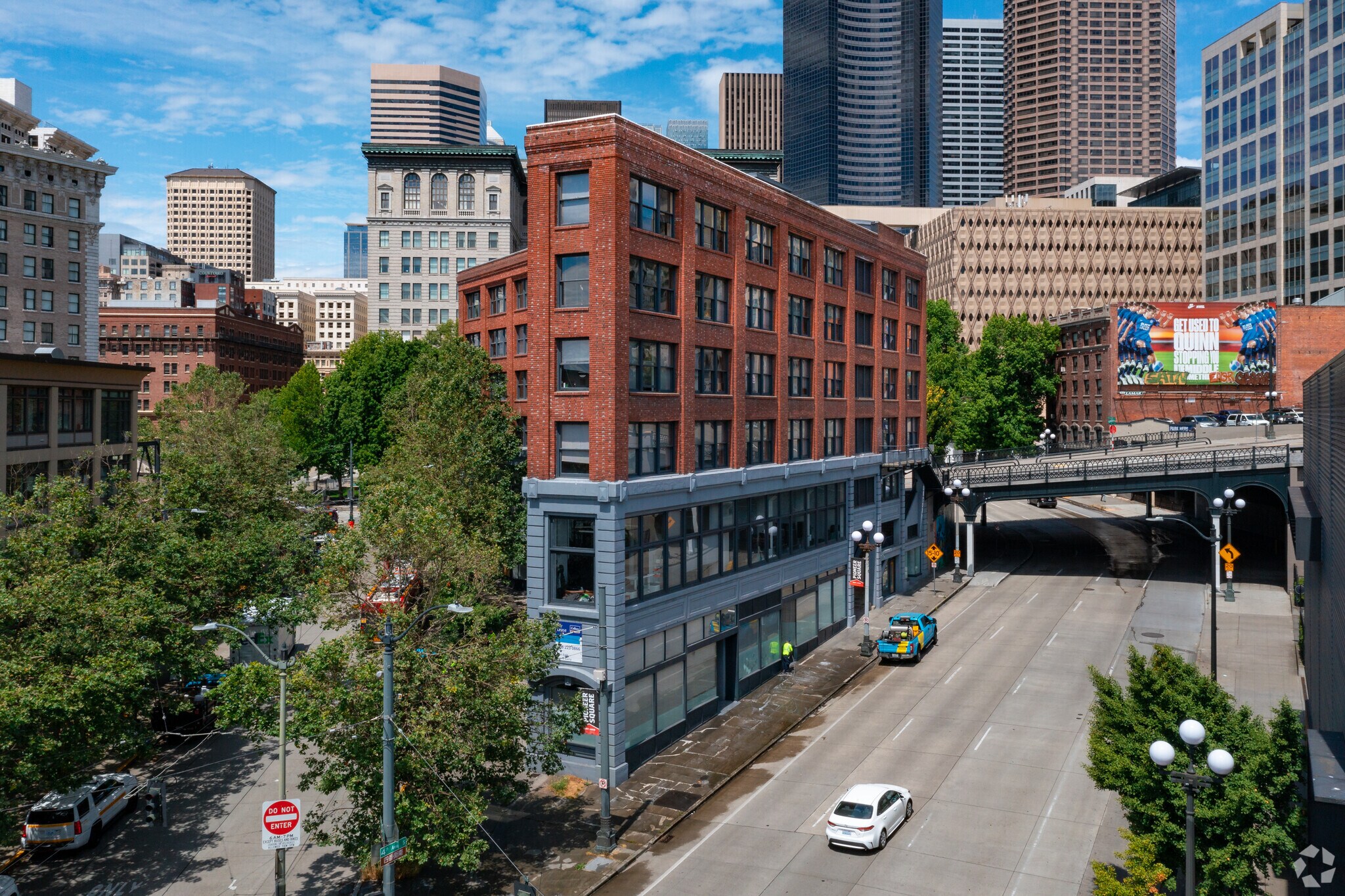 110 Prefontaine Pl S, Seattle, WA à louer Photo principale- Image 1 de 35