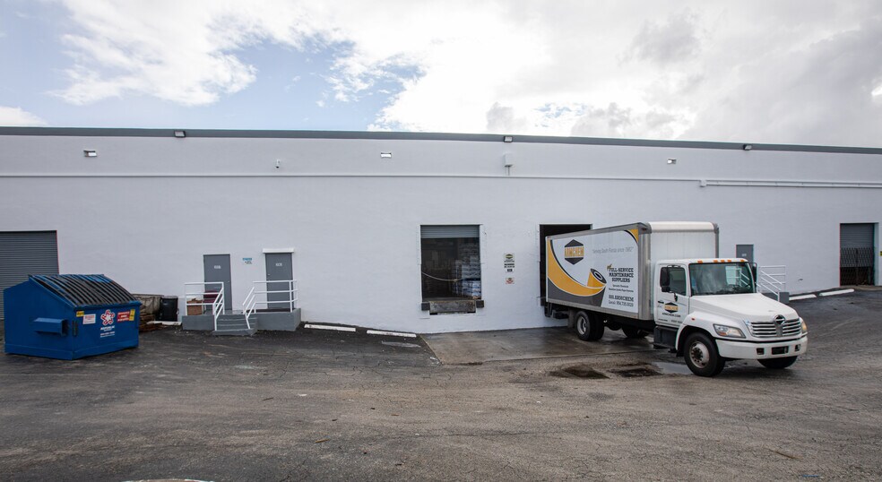 3555-3569 NW 53rd Ct, Fort Lauderdale, FL à louer - Photo du bâtiment - Image 3 de 34