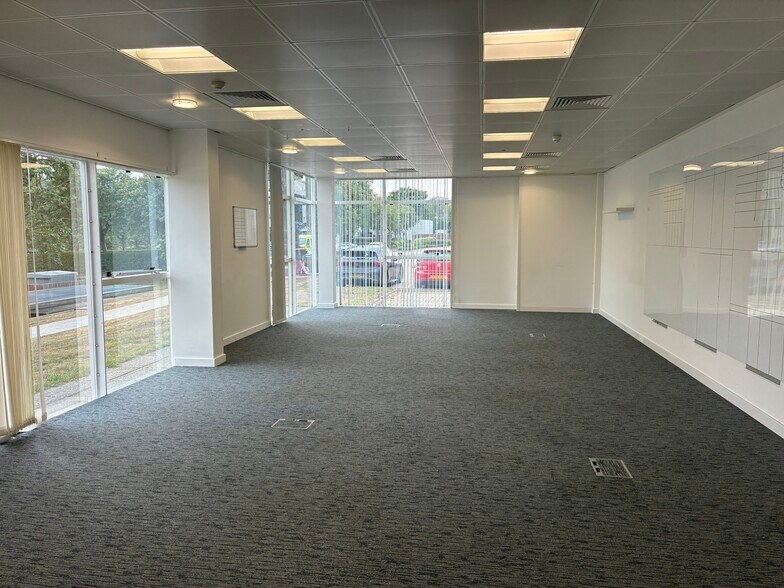 Sunrise Pky, Milton Keynes à louer - Photo du bâtiment - Image 3 de 15