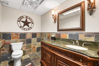 101 Simonton St, Conroe, TX for lease Interior Photo- Image 2 of 8