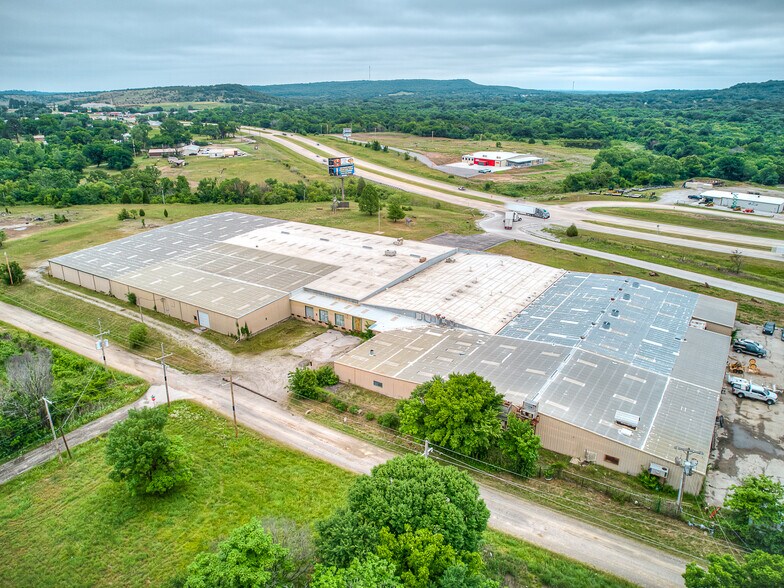 601 US 75, Henryetta, OK à vendre - Photo du bâtiment - Image 3 de 6