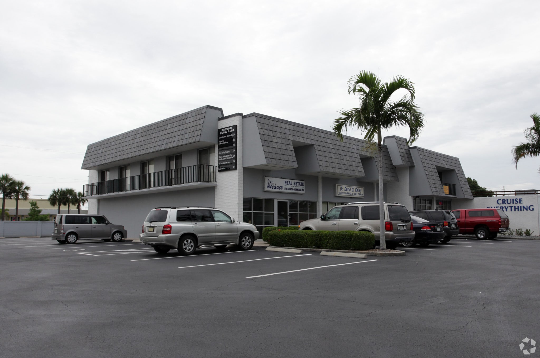 1950 Courtney Dr, Fort Myers, FL for lease Primary Photo- Image 1 of 43