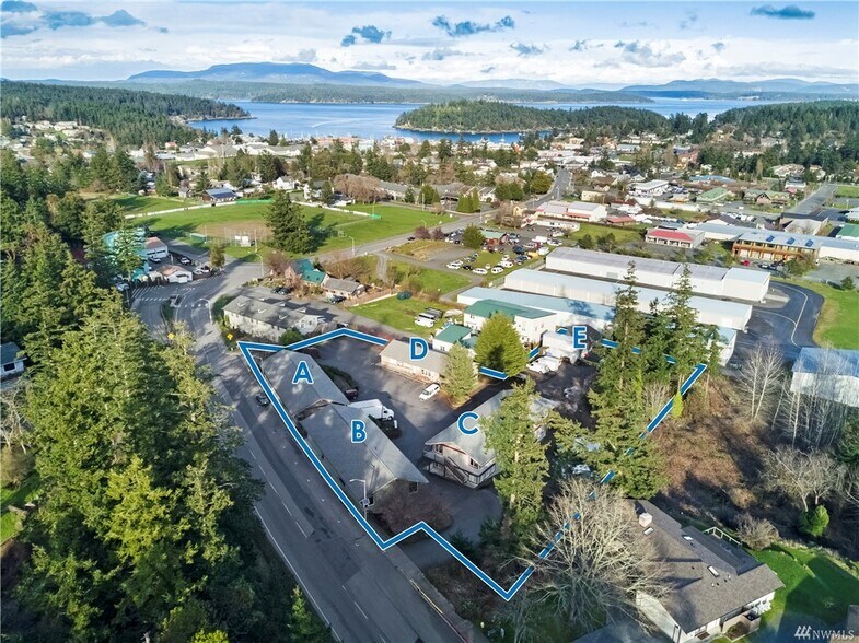 849 Spring St, Friday Harbor, WA à louer - Photo du bâtiment - Image 2 de 3