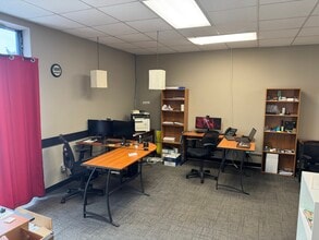 606 N Country Fair Dr, Champaign, IL for lease Interior Photo- Image 2 of 4