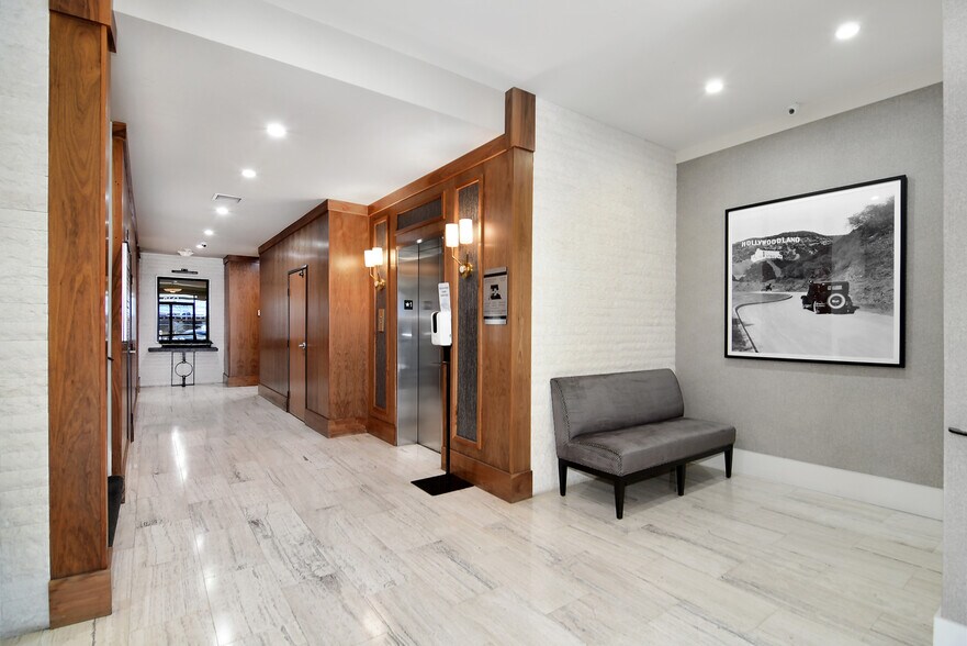 8721 W Sunset Blvd, West Hollywood, CA à louer - Photo du bâtiment - Image 2 de 8