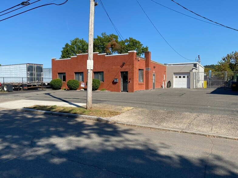 16 Custer St, West Hartford, CT à louer - Photo du bâtiment - Image 2 de 25