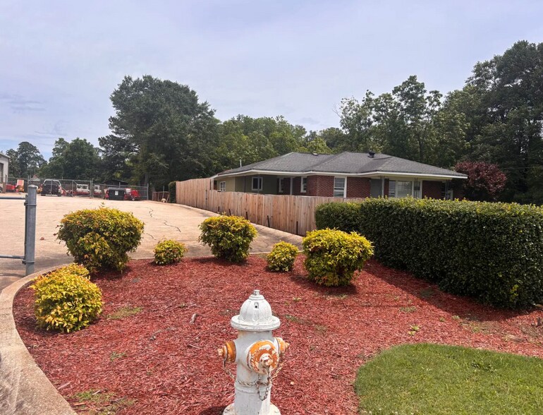 1034 Fairground St SE, Conyers, GA à louer - Photo du bâtiment - Image 3 de 12