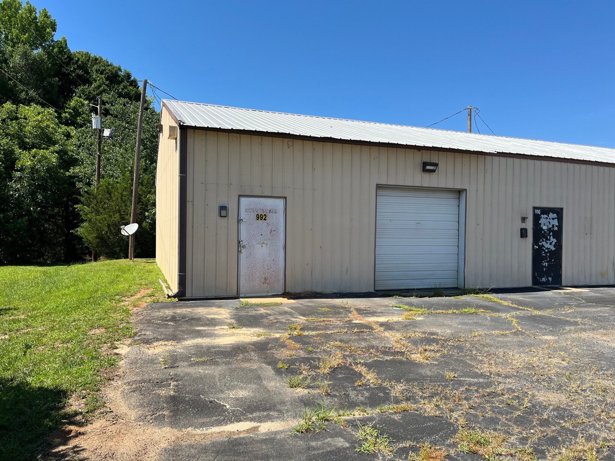 992 W Park Dr, Anderson, SC for lease Interior Photo- Image 1 of 7