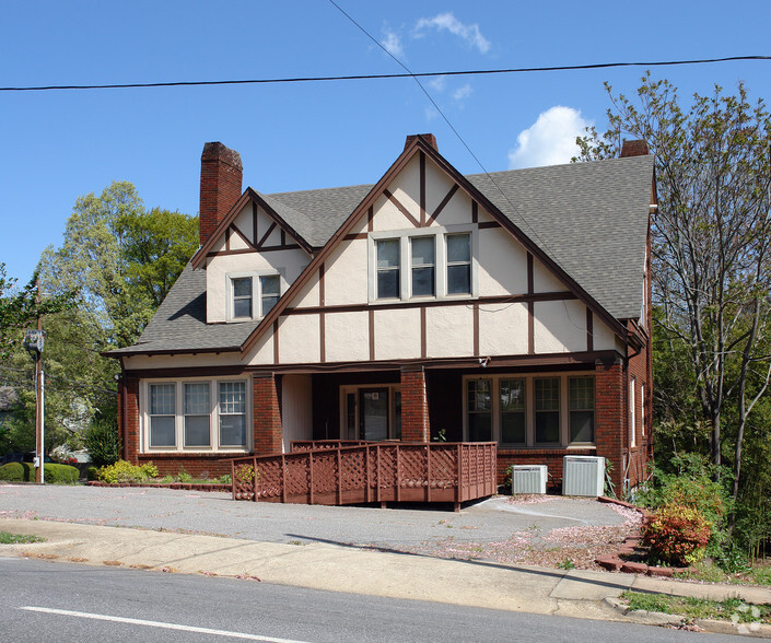 118 NW Third Ave, Hickory, NC à vendre - Photo principale - Image 1 de 3