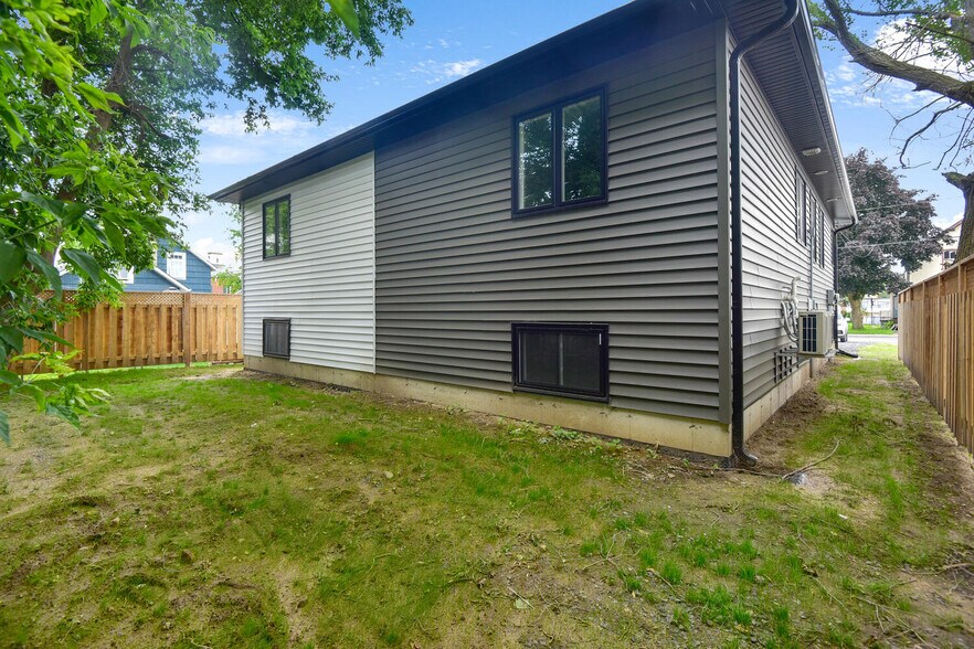 642 West St W, Prescott, ON à vendre - Photo du bâtiment - Image 3 de 18