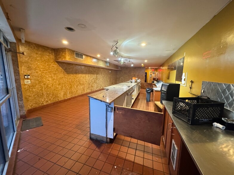 1144 Hylan Blvd, Staten Island, NY à louer - Photo du bâtiment - Image 3 de 8