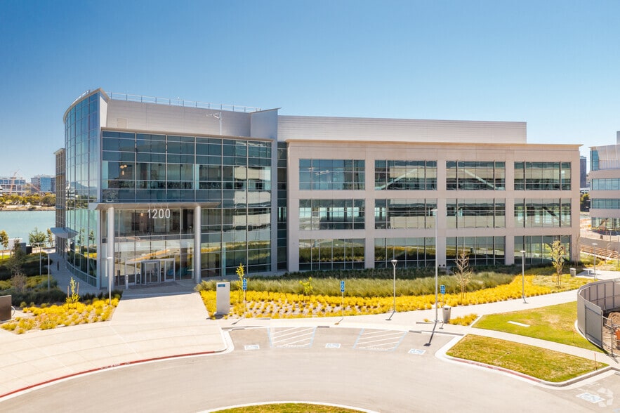 1200 Sierra Point Pky, Brisbane, CA for lease - Primary Photo - Image 1 of 4