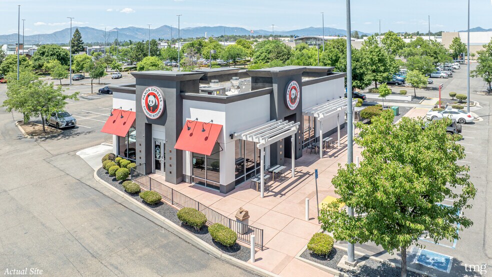 966 Dana Dr, Redding, CA à vendre - Photo du bâtiment - Image 2 de 10