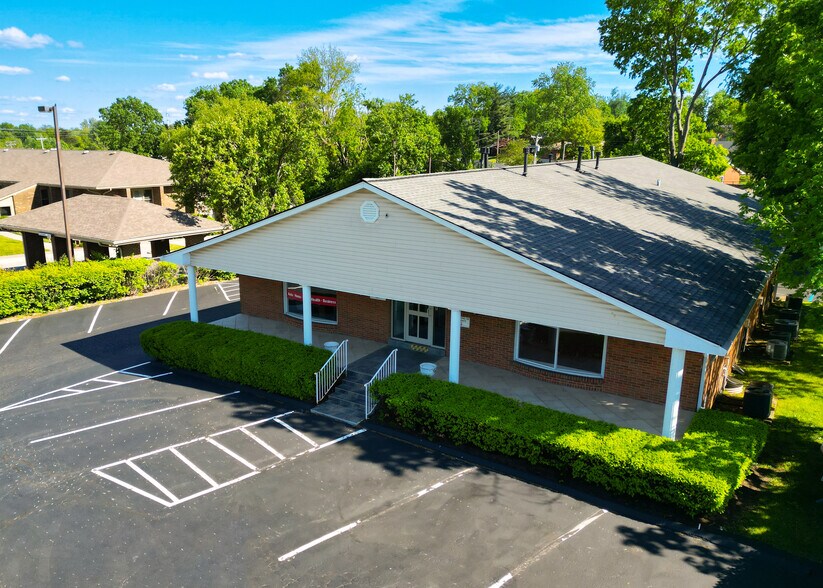 216 E Reynolds Rd, Lexington, KY à louer - Photo principale - Image 1 de 33