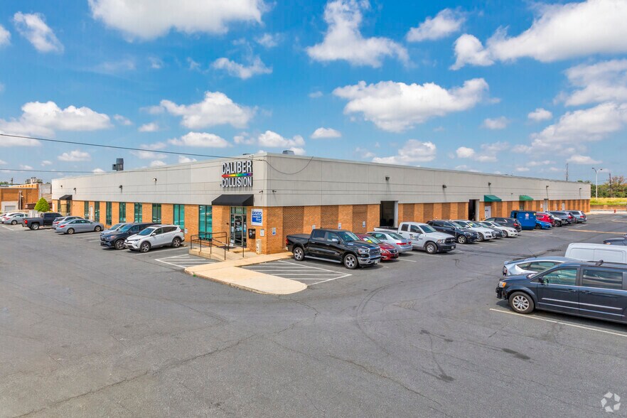 12110-12142 Tech Rd, Silver Spring, MD à louer - Photo du bâtiment - Image 3 de 5