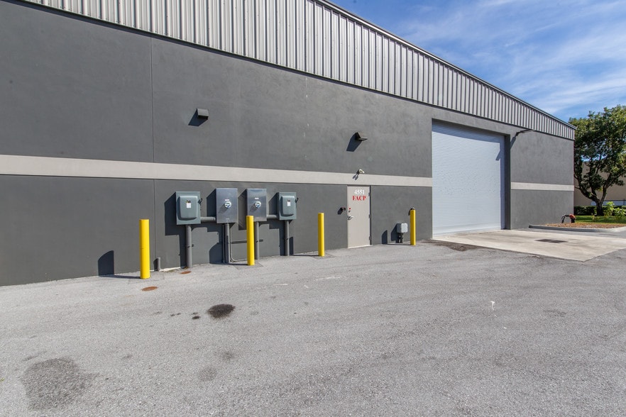 4551 SE Hampton Ct, Stuart, FL for sale - Building Photo - Image 3 of 10