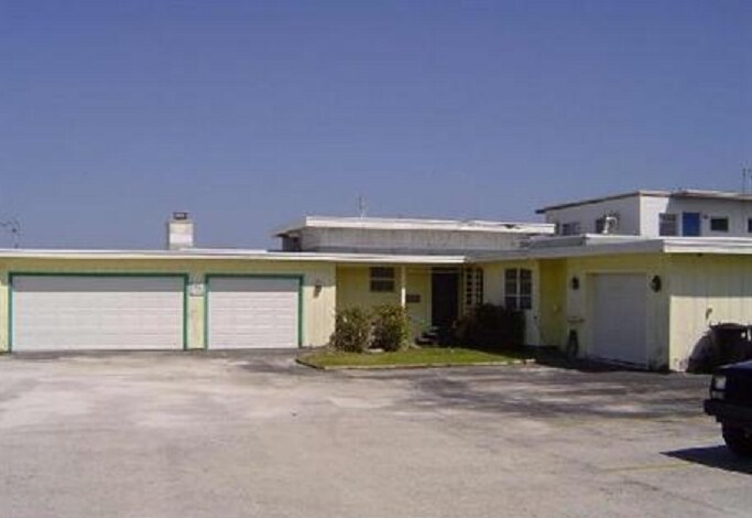 946 Seaway Dr, Fort Pierce, FL for sale Primary Photo- Image 1 of 4