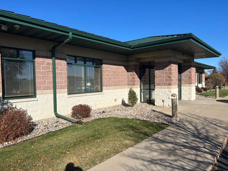 160 Business Park Cir, Stoughton, WI à vendre - Photo du bâtiment - Image 2 de 9