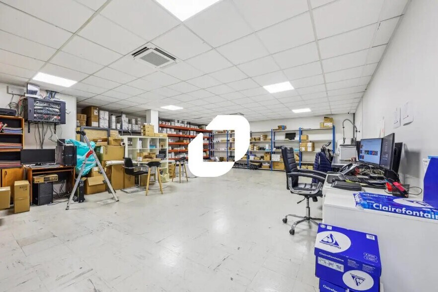 Office in Neuilly-Plaisance for sale - Building Photo - Image 3 of 13