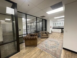 901 W Civic Center Dr, Santa Ana, CA for lease Lobby- Image 1 of 7