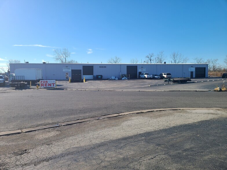 10030 Express Dr, Highland, IN à louer - Photo du bâtiment - Image 3 de 10