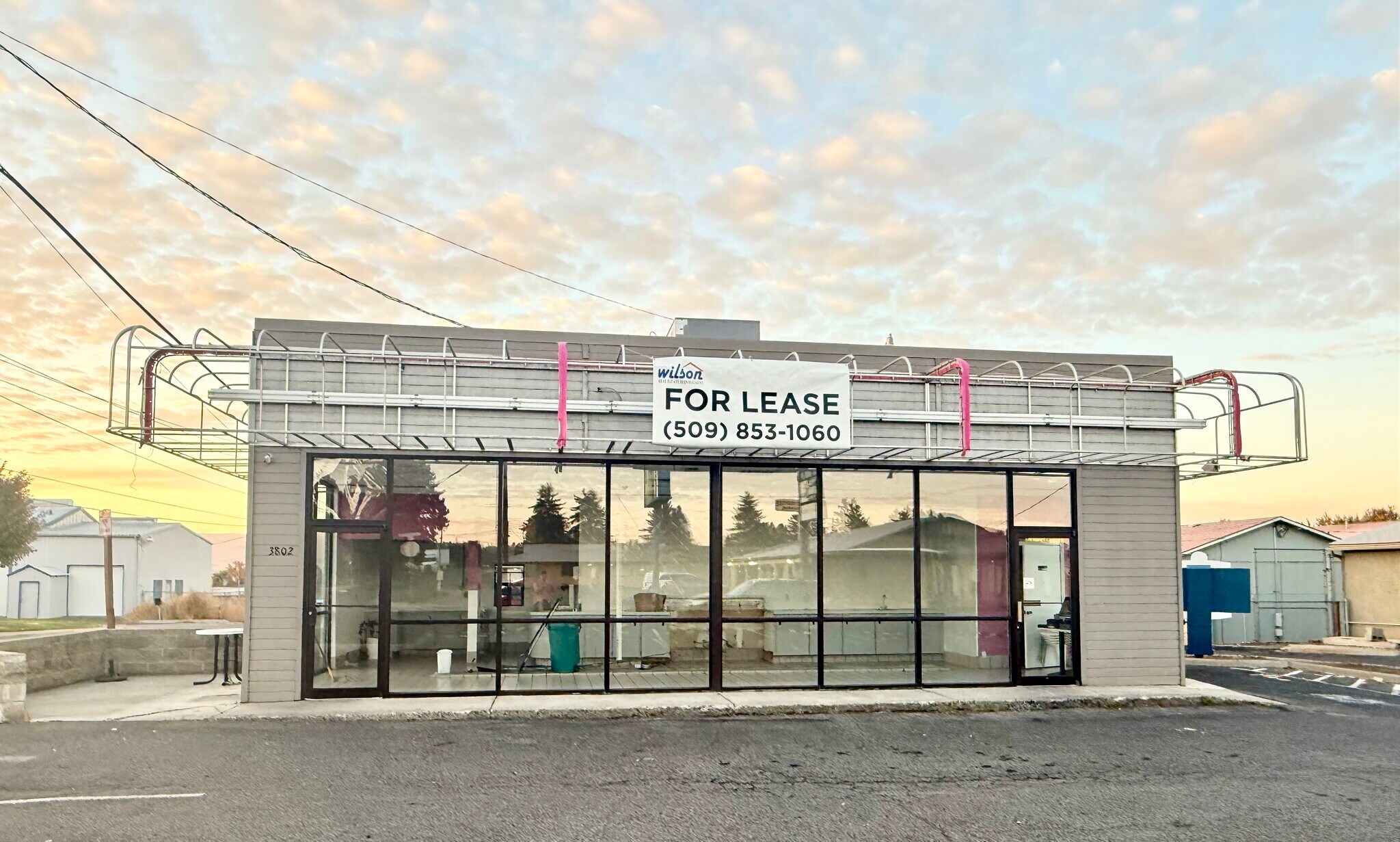3802 W Nob Hill Blvd, Yakima, WA for lease Primary Photo- Image 1 of 3