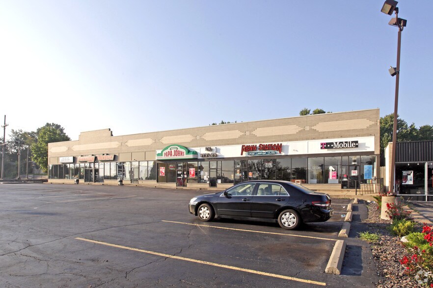 10460-10468 Saint Charles Rock Rd, Saint Ann, MO for lease - Building Photo - Image 2 of 3