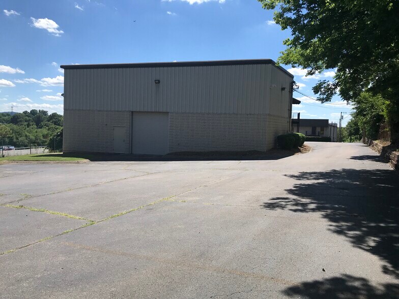 501 Ligon Dr, Nashville, TN à louer - Photo du bâtiment - Image 3 de 16