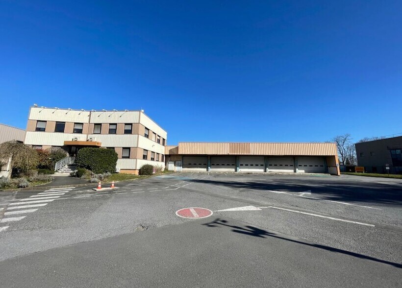 Industrial in Collégien for lease - Building Photo - Image 2 of 8