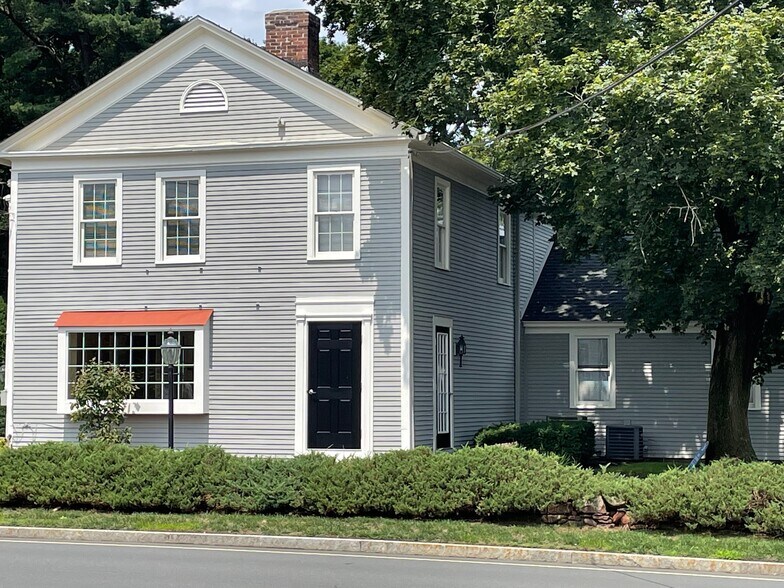 24 E Main St, Avon, CT à louer - Photo du bâtiment - Image 2 de 4