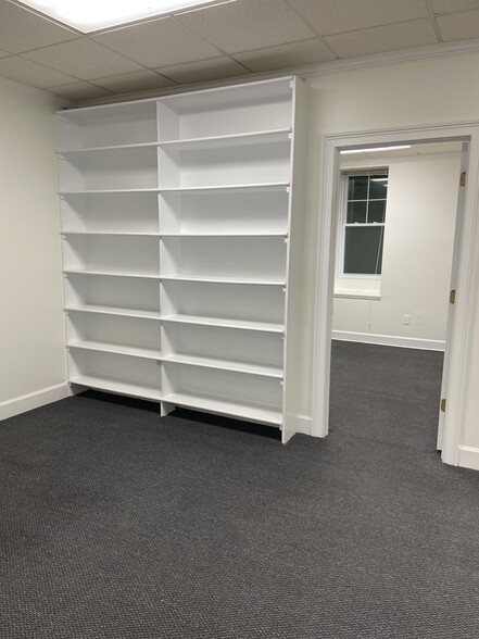 680 Village Trce NE, Marietta, GA for lease - Interior Photo - Image 2 of 12