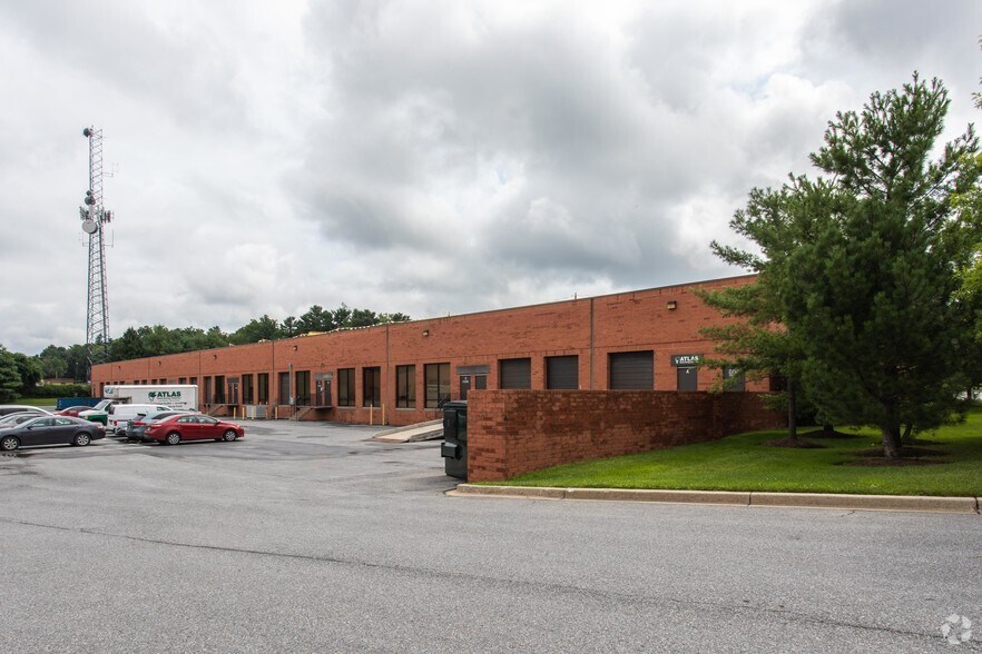 5100 Pegasus Ct, Frederick, MD à louer - Photo du bâtiment - Image 2 de 4