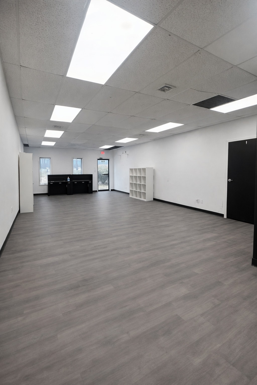 232 N Belle Mead Rd, East Setauket, NY à louer Photo intérieure- Image 1 de 6