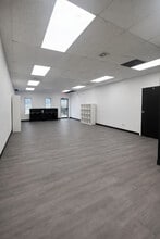 232 N Belle Mead Rd, East Setauket, NY à louer Photo intérieure- Image 1 de 6