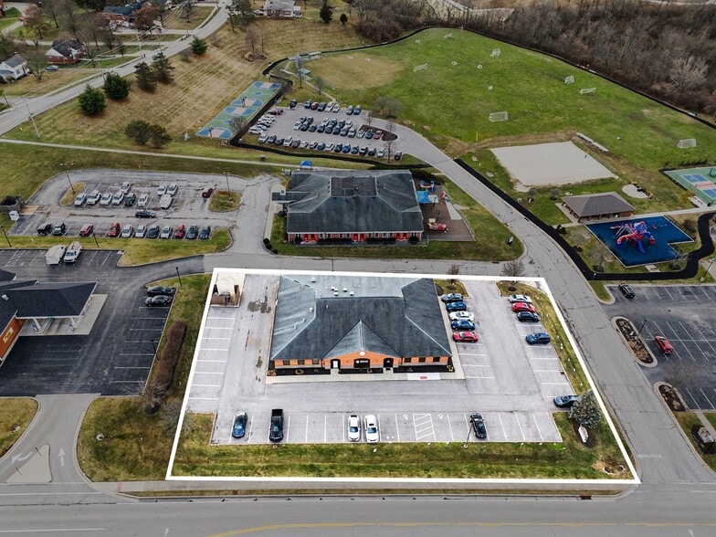 599 Freedom Park Dr, Edgewood, KY for lease - Building Photo - Image 3 of 22