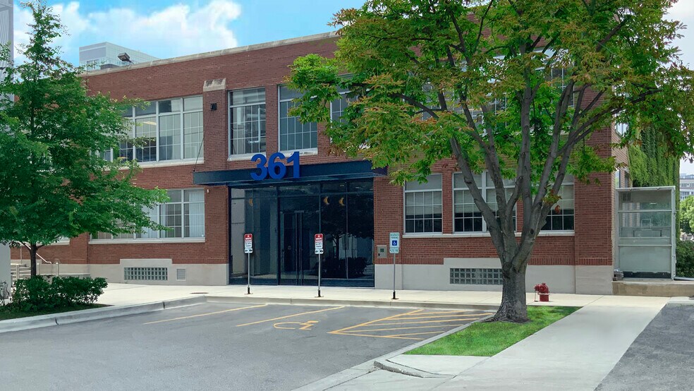 361 W Chestnut St, Chicago, IL à louer - Photo du bâtiment - Image 2 de 19