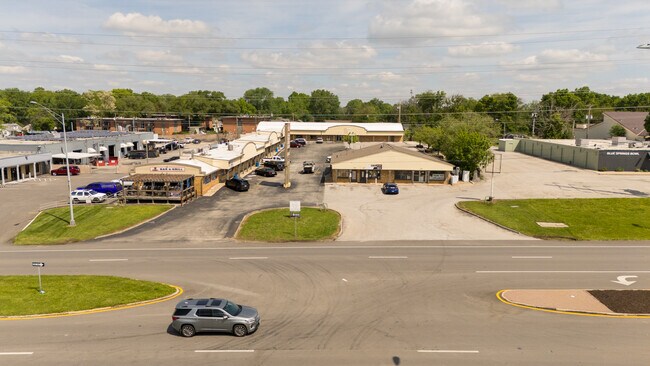 Plus de détails pour 1305-1331 W 40 Hwy, Blue Springs, MO - Commerce de détail à louer