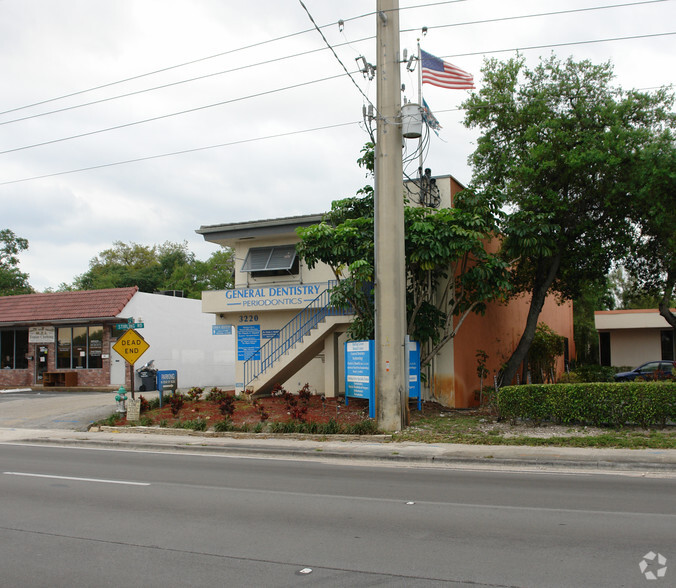 3220 Stirling Rd, Hollywood, FL for lease - Building Photo - Image 2 of 59