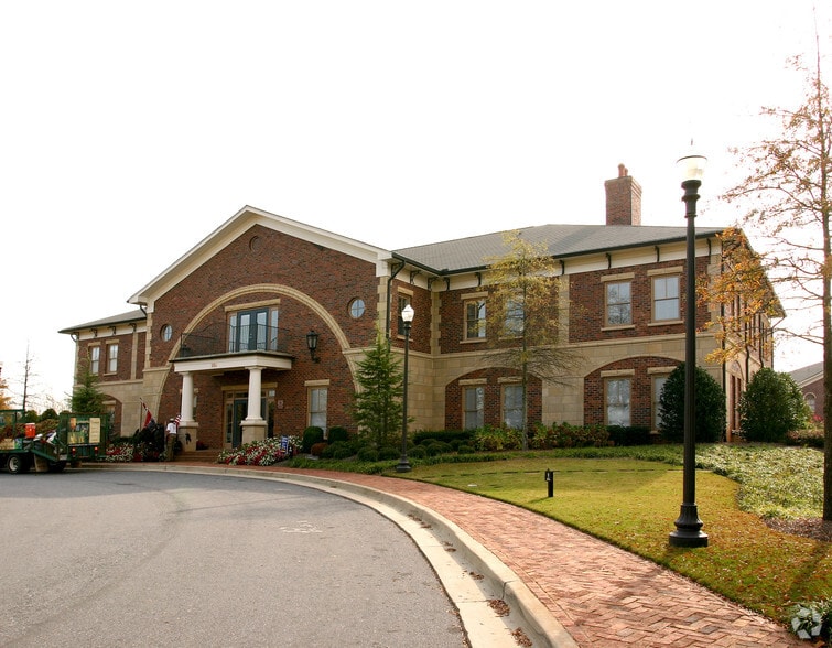 5400 Laurel Springs Pky, Suwanee, GA for lease - Primary Photo - Image 1 of 8