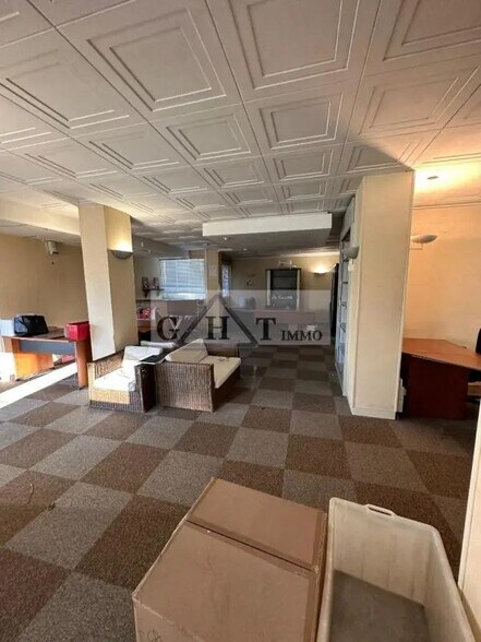 Office in Les Lilas for sale - Building Photo - Image 2 of 28