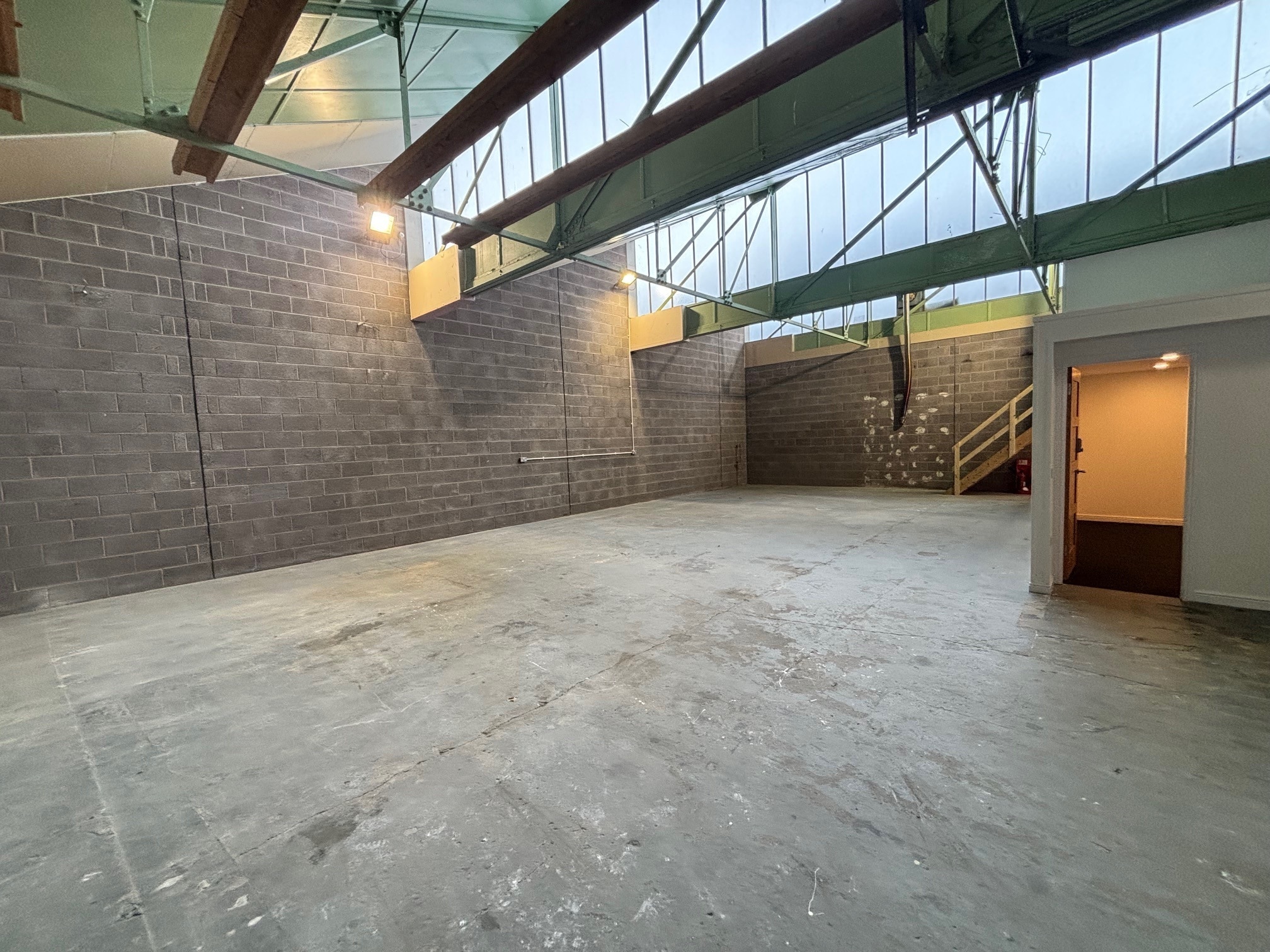 Montrose Av, Glasgow for lease Building Photo- Image 1 of 9