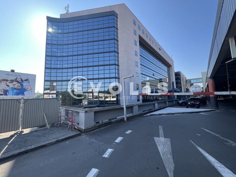Bureau dans Créteil à louer - Photo du bâtiment - Image 2 de 27