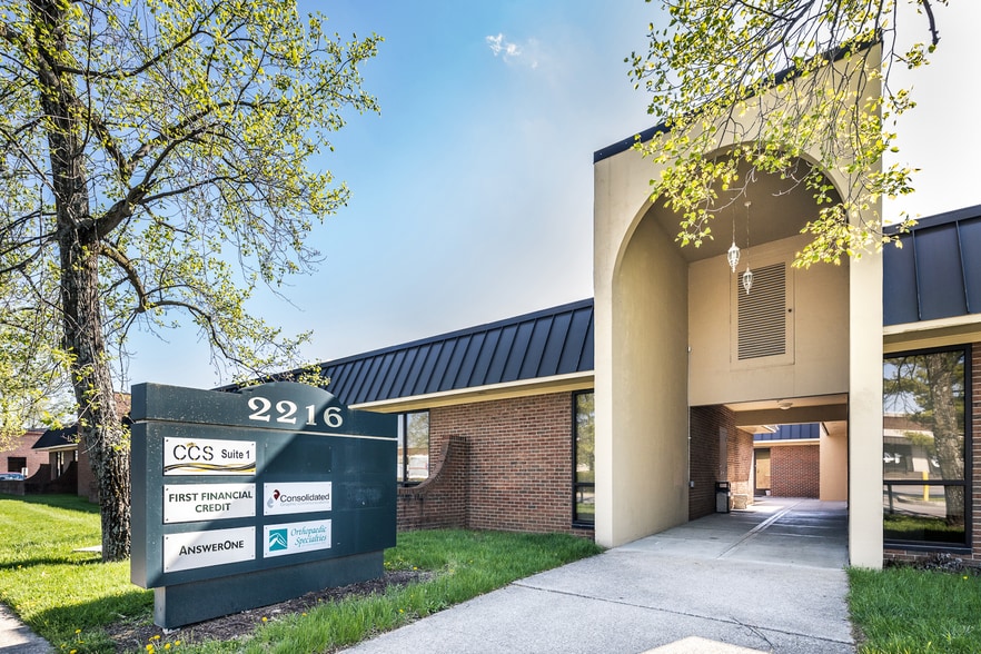 2216 Young Dr, Lexington, KY for lease - Building Photo - Image 2 of 13