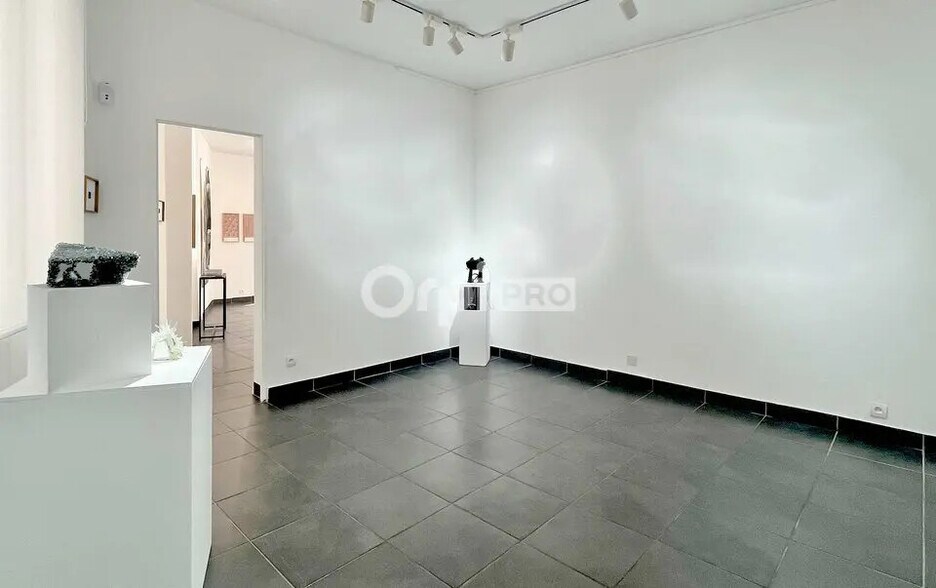 Commerce de détail dans Nantes à louer - Photo du bâtiment - Image 2 de 3