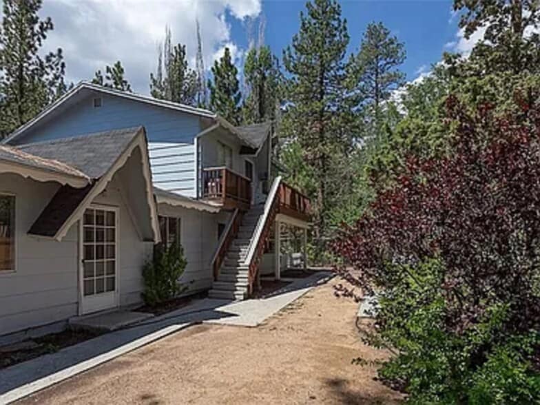 1017 Greenway Dr, Big Bear City, CA for sale - Building Photo - Image 2 of 18