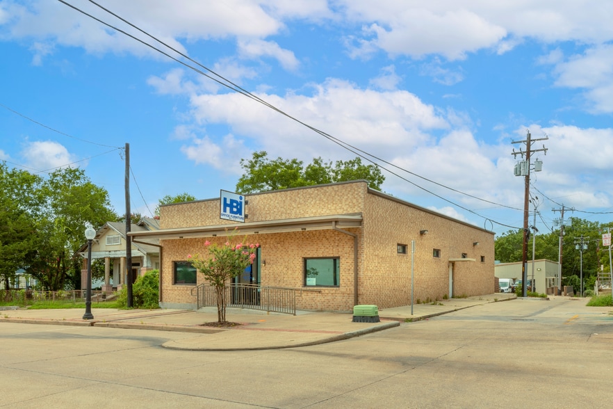 210 W 24th St, Bryan, TX à louer - Photo du bâtiment - Image 3 de 8