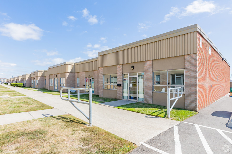 2446 Cawthra Rd, Mississauga, ON for lease - Building Photo - Image 3 of 8