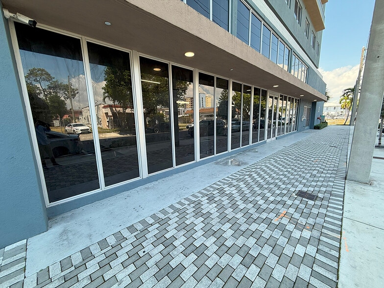 1110 NW 1st St, Miami, FL à louer - Photo du bâtiment - Image 3 de 16